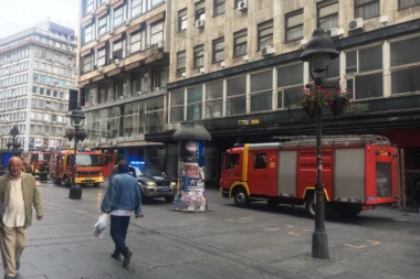 (VIDEO) DRAMA U CENTRU BEOGRADA: Gorela Palata Albanija!