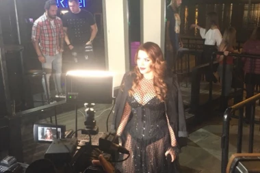 (VIDEO) Seka se požalila pred nastup: PREVELIK MI JE!