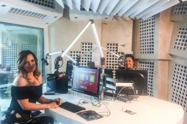 (VIDEO) Premijera Tijane Bogićević u projektu Radija S "Zvezde pevaju zvezde"!