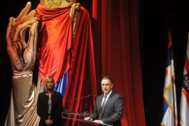 STEFANOVIĆU DODELJENA VIDOVDANSKA NAGRADA OPŠTINE LAZAREVAC