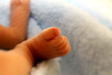 UŽAS U CIK ZORE: Pronađeno muško novorođenče U TORBI!