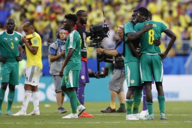 (FOTO) Došao na SP da kulira: NJEGOVA EKIPA PRIMA GOL, A ON GLEDA NASLONJEN NA STATIVU!