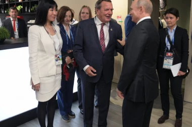 KREMLJ DEMANTUJE SPEKULACIJE: Ne znamo ništa o Šrederovom venčanju