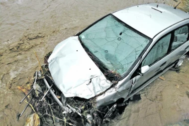 ŠLEPOVANJE KOLA IZ GRČKE KOŠTA 800 EVRA: Nekim srpskim turistima uništena vozila