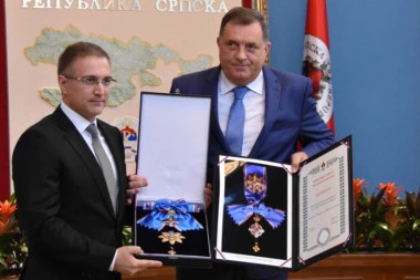 Stefanović primio ORDEN u Banjaluci: Kada neko samo pomisli da ugrozi odnose sa Srpskom mi mu OVAKO uzvratimo!