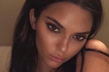 Fanovi ispljuvali Kendal Džener!