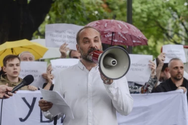 FIJASKO! ČETIRI POKRETA - 45 LJUDI: Novo okupljanje pristalica Saše Jankovića u Pionirskom parku