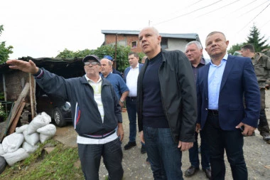 GRADONAČELNIK OBIŠAO POPLAVLJENA MESTA: Brzo ćemo sanirati štetu!