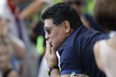 MARADONA: Žao mi je što ste brinuli, već danas čuvam unuke