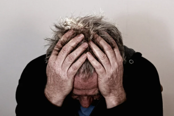 ŠOK OBRT! Deda (70) tvrdio da ga šalju na psihijatriju jer voli bivšu (20): Otkriven UŽAS koji se krije iza ove priče