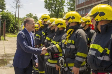 STEFANOVIĆ: Ove godine posao za dodatnih 150 novih vatrogasaca, nova vozila i uniforme