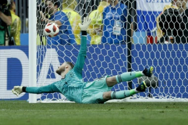 ŠTA ĆE SA TOLIKIM NOVCEM? De Hea dobija bogatstvo od Junajteda!