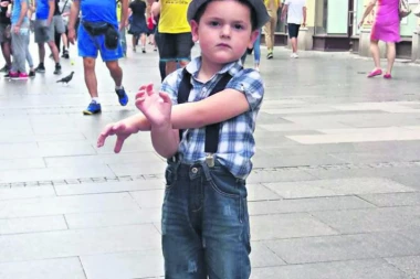 SMEDEREVO NE PAMTI OVAKVU TRAGEDIJU: Sahranjen maleni Vuk, jecaji majke se orili grobljem