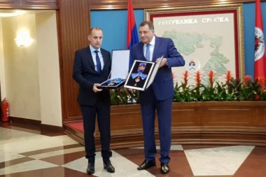 DODIK ODLIKOVAO MINISTARSTVO ZDRAVLJA SRBIJE!