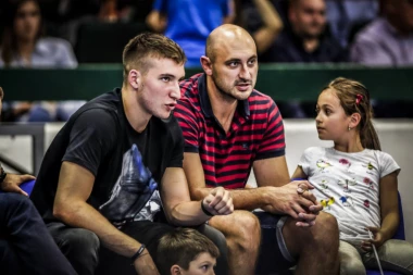 (FOTO) NBA igrači i Krle gledali "orlove"