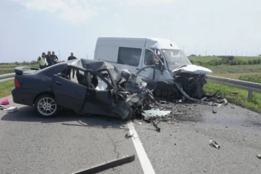 JEZIVA SAOBRAĆAJKA KOD DERVENTE: Jedna odoba POGINULA, saobraćaj obustavljen!