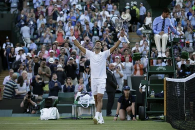 NOLE ODUČIO TENISA OD TENISA: Đoković lako do drugog kola Vimbldona!