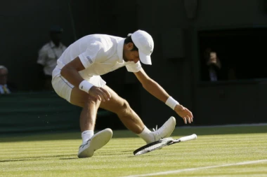 NOVAK NIJE POVREĐEN!