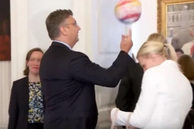 (VIDEO) PLENKOVIĆ U EPIZODI "BAŠ SAM SMOTAN, TIM SE DIČIM": Hrvatski premijer se propisno izblamirao