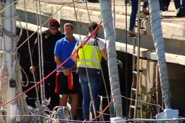 (VIDEO) NEVIĐENA AKCIJA USRED MORA: Pali Hrvati sa tonom kokaina iz Kolumbije