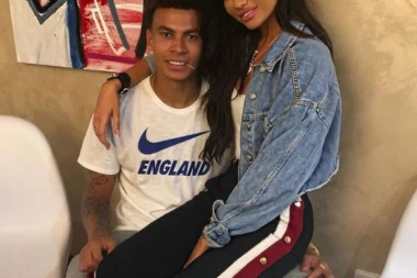 Ova ZANOSNA CICA je najveća podrška engleskom fudbaleru na Mundijalu!