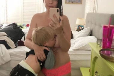 (VIDEO) NEVIĐEN BIZAR: Žena doji sina od 2 godine