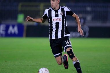 NIŠLIJE SE POJAČALE ZA EVROPU: Petar Grbić potpisao za Radnički!