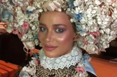 MANEKENKA OBUKLA VENČANICU: Da li će se dopasti njenom dečku FUDBALERU?