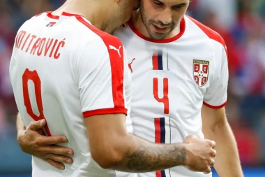 (FOTO) Reprezentativac Srbije u rodnom gradu gledao prijateljsku utakmicu matičnog kluba!