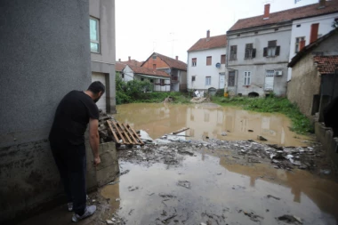 Tuga posle poplava: U Sirči na ulicama leže mrtve životinje, u Kraljevu oštećeno 400 kuća, uništeno 16 mostova