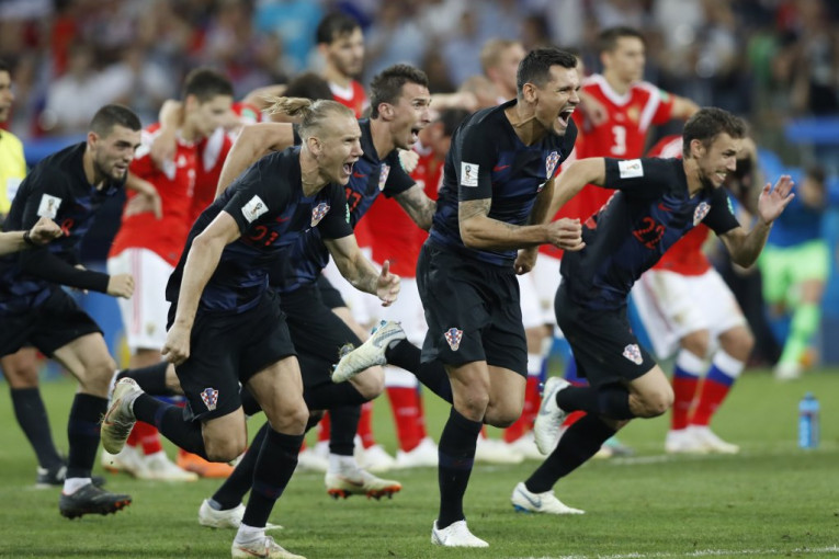 ČEGA SE PAMETAN STIDI... Hrvatski mediji se hvale da su fudbaleri pevali ustaške pesme!