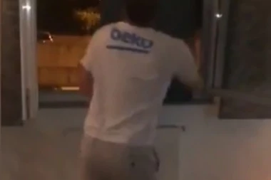 (VIDEO) IMA LI KRAJU LUDILU? Hrvat bacio kauč kroz prozor posle pobede fudbalera