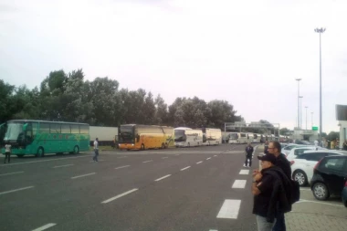 CARINICI NA HORGOŠU ZAUSTAVILI SLEPE PUTNIKE: Dva dana zaredom pokušavali istu stvar