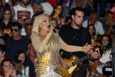 Nećemo Lepu Brenu, hoćemo škole i bolnice: Vranjanci potpisuju peticiju protiv folk pevačice!