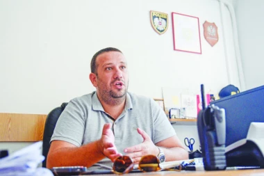 U BEOGRADU SVAKOG DANA NESTANU DVA AUTOMOBILA: Lopov ukrade golf i reno za 20 SEKUNDI!