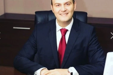 (FOTO) HARADINAJEV PAJTOS: Ovo je čovek koji je predvodio napad na Amfilohija!