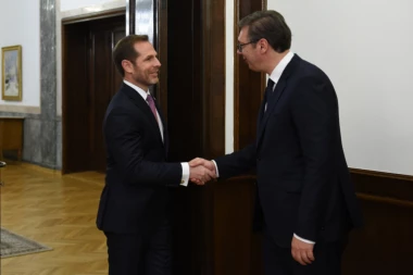 SASTALI SE VUČIĆ I AMERIČKI DIPLOMATA! Došli do zajedničkog rešenja oko KOSOVA!