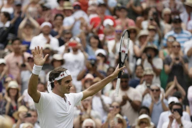 Da li se Ruskinja malo nabacuje Federeru? Savršen je, iz kog god ugla ga gledate