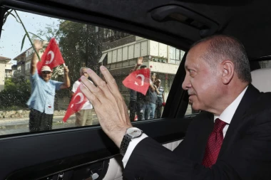JEDNOGLASNO! Erdogan reizabran za lidera stranke AKP