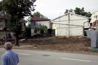 OVO JE KOMPLETNI IDIOT: Tomin sin srušio kuću Đure Jakšića