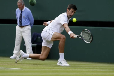 Nole umirio fanove: Proklizavao sam, ali to je normalno na travi...