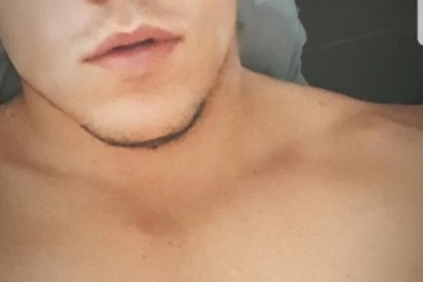 Počeo da čita Kijinu knjigu, pa mu se slošilo?! Pevač otkazao nastupe!