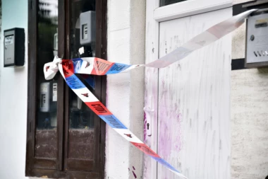 Jezivo ubistvo iz ljubomore! Iskasapio ženu, pozvao policiju, pa se obesio