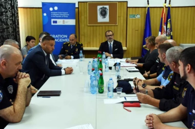 IZ EU STIGLA OPREMA ZA GRANIČNU POLICIJU: Fabrici i Božović u Regionalnom centru