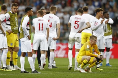 ČUVENI ENGLESKI FUDBALER HITNO PREBAČEN U BOLNICU!