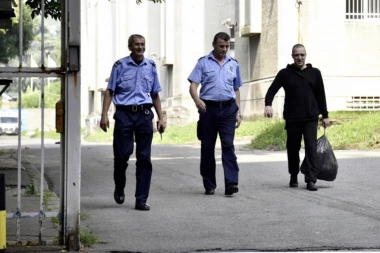 (FOTO, VIDEO) ZORAN MARJANOVIĆ IZAŠAO IZ ZATVORA!