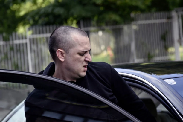 (FOTO) ZORAN MARJANOVIĆ SE POJAVIO ISPRED SUDA: Nije želeo da rizikuje i bude kažnjen za još jednu STVAR?
