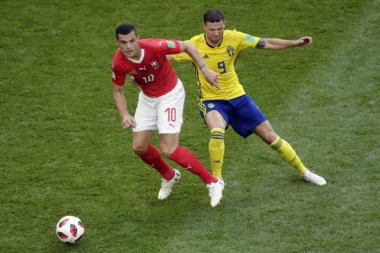 (VIDEO) Srpski navijač poručio Džaki: MARŠ ODAVDE!