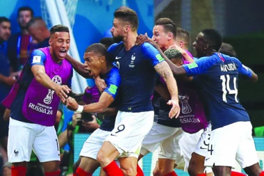 Šok: Francuski fudbaler prodao zlatnu medalju sa Mundijala!