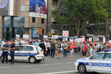 (FOTO) Stanari naselja "Stepa Stepanović" BLOKIRALI SLAVIJU!